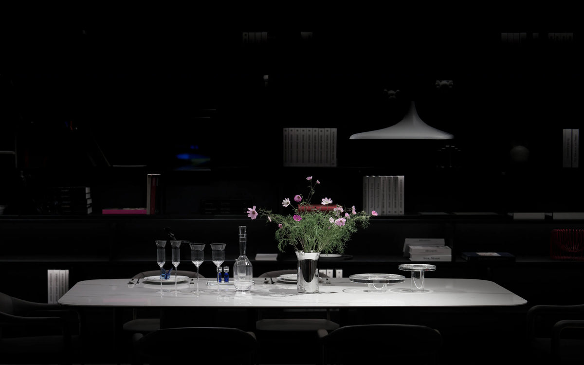 RESONG Home dark luxury modern dining room full panorama, white marble dining table with curated tableware set in moody ambient lighting, featuring XUYU hand-carved crystal glassware, SHEDI stainless steel vase, STARLIGHT high-clarity crystal fruit plates, ERYA porcelain steak dinner set, U Collection cutlery, BUTTERFLY decor, crystal serving tray and Baijiu glasses. Sleek minimalist dark interior, ideal for high-end villa dining, luxury model home design, fine dining space inspiration
