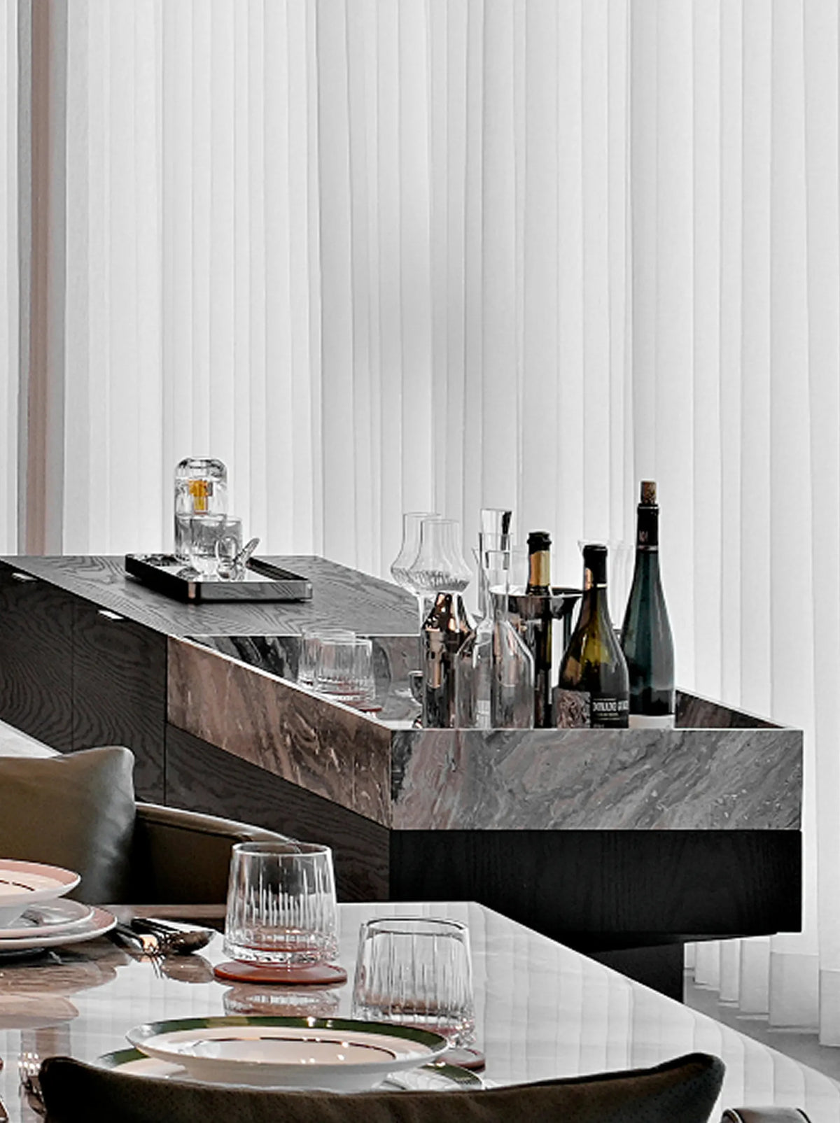 RESONG Home dining room marble side bar barware display close-up, curated wine serving set for residential spaces, featuring SHEDI Collection mirror-polished stainless steel bar tools, HD Tray Collection premium black serving tray, RICO & TRIUMPH Whiskey decanters and XUYU hand-carved crystal tumblers. Ideal for modern home mini bar, villa dining sideboard, luxury residential bar decor, cocktail party setup
