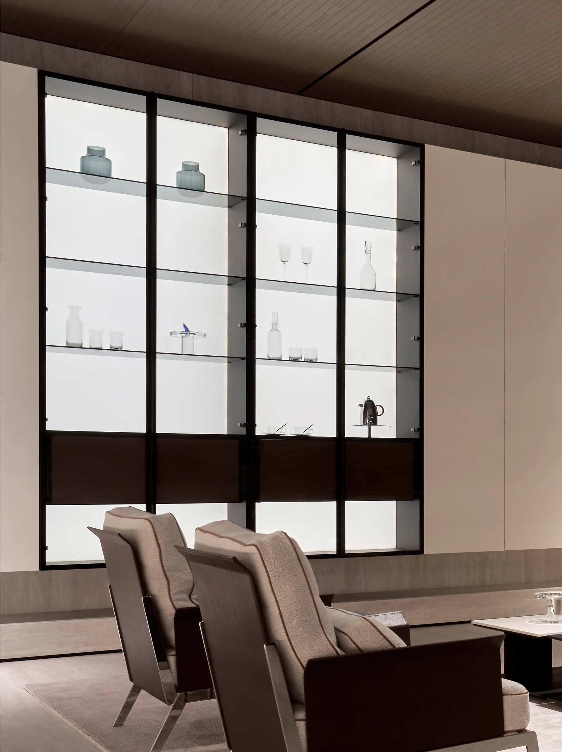 Modern display cabinet showcasing the RESONG HOME XUYU crystal collection, KELUO drinkware, handcrafted crystal whiskey accessories, and decorative home objects.