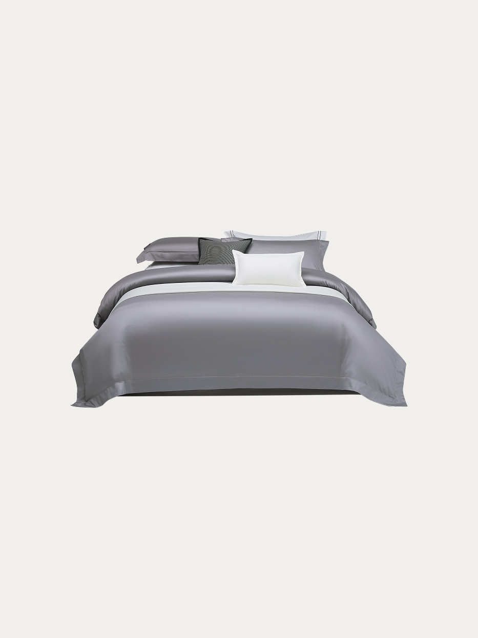 Official flat shot of RESONG HOME SHUMIAN textured gray silky L-size 4-piece bedding set, 480TC Xinjiang long-staple cotton with eyelet embroidery, cool premium bed linens on off-white background