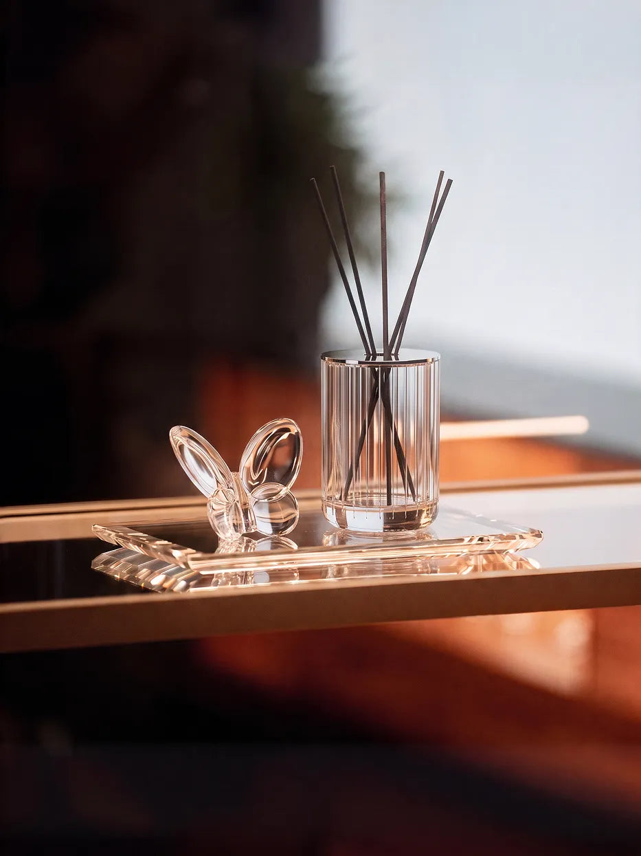 Art display furnishing shot of XUYU diffuser matched with clear crystal butterfly ornament on transparent acrylic tray