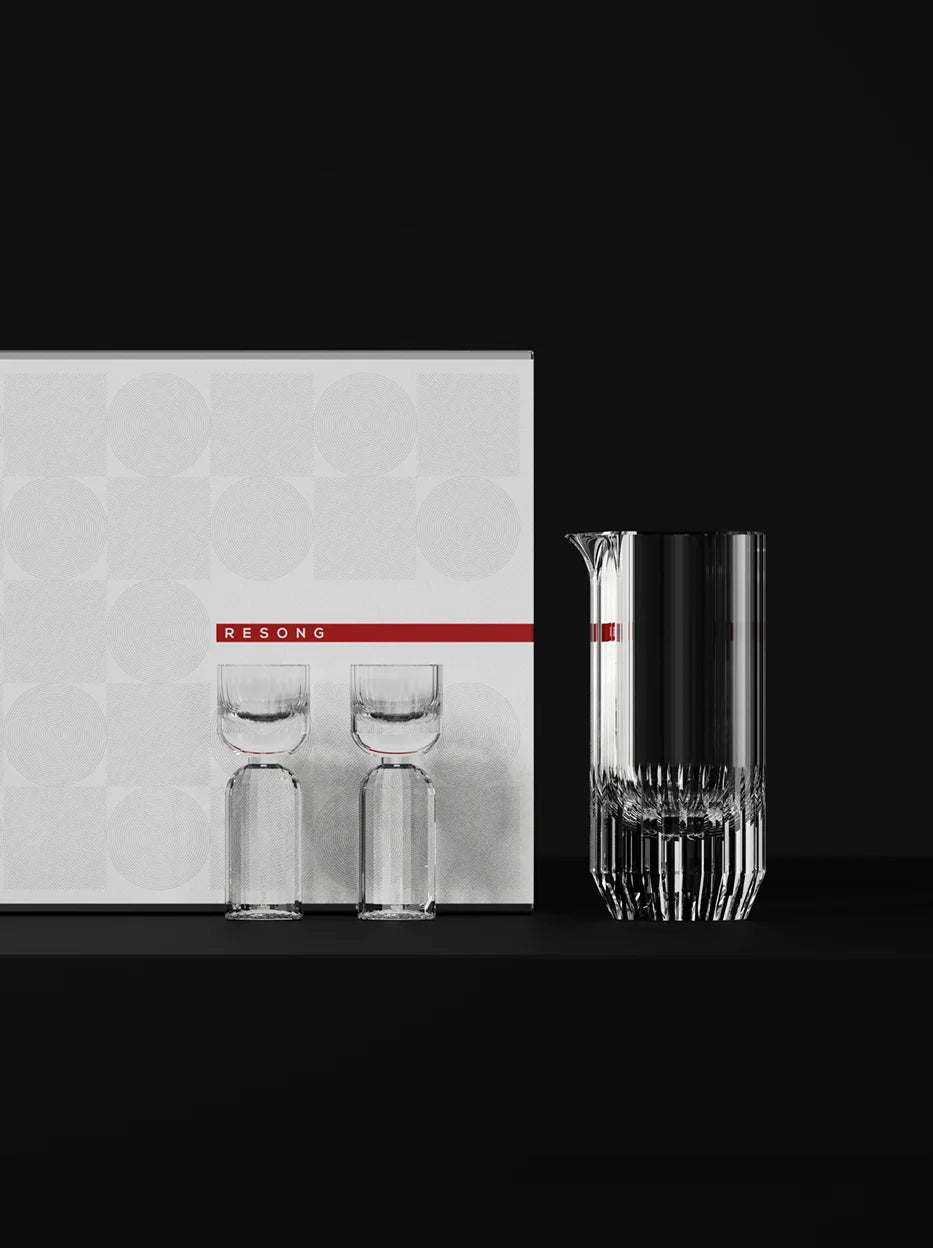 Official still life shot of RESONG HAOYING crystal baijiu serving set with vertical hand-cut texture, includes 1 tall pitcher & 2 double-layer goblets, matched with white check embossed gift box on pure black background, luxury glass set for Chinese liquor tasting, dinner party and business gift