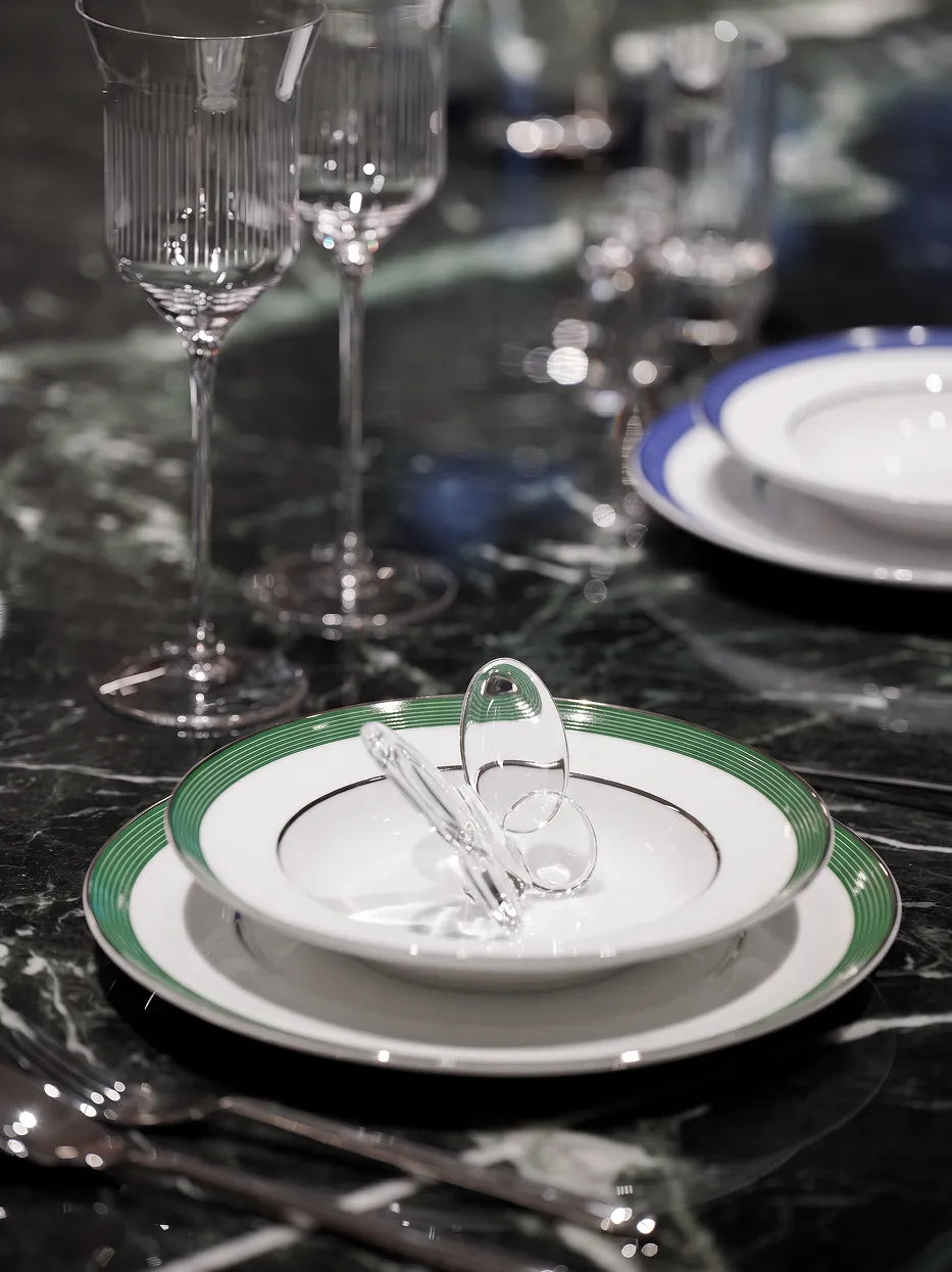 Light luxury restaurant western table matching shot of ERYA green deep plate paired with clear glass butterfly ornament and vertical striped goblets on dark marble counter