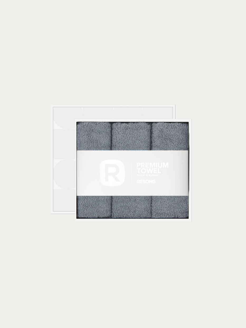 Official window gift box product shot of R Series all-grey 3pcs face towel set on pure off-white background, contains 3 grey cotton face towels, 200g heavyweight 100% cotton terry, minimalist RESONG brand waist band, neutral stain-resistant gift set for men business & hotel matching