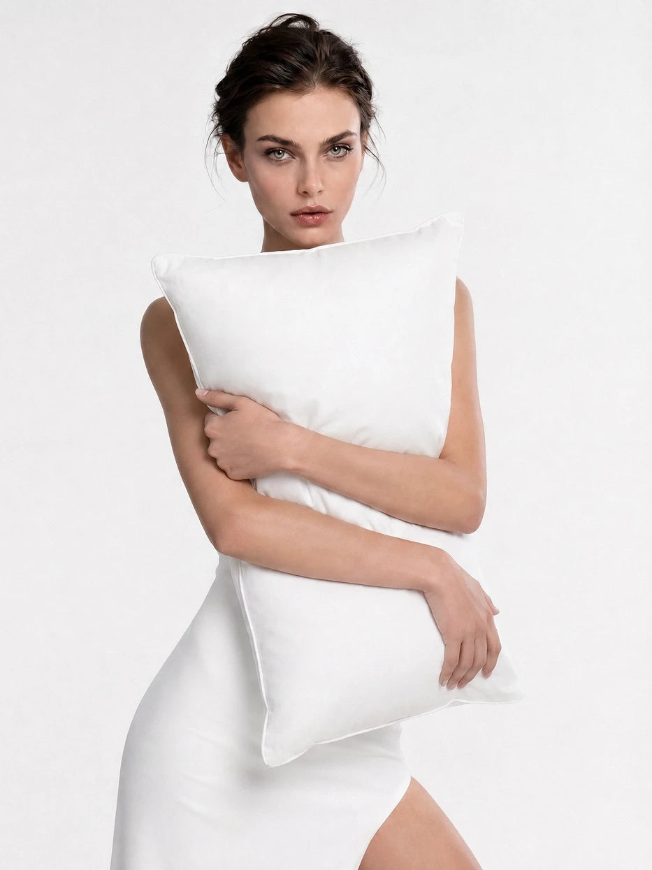 Model holding YUNGAN goose down pillow to show wrapping & fitting performance, balanced softness without neck pressure